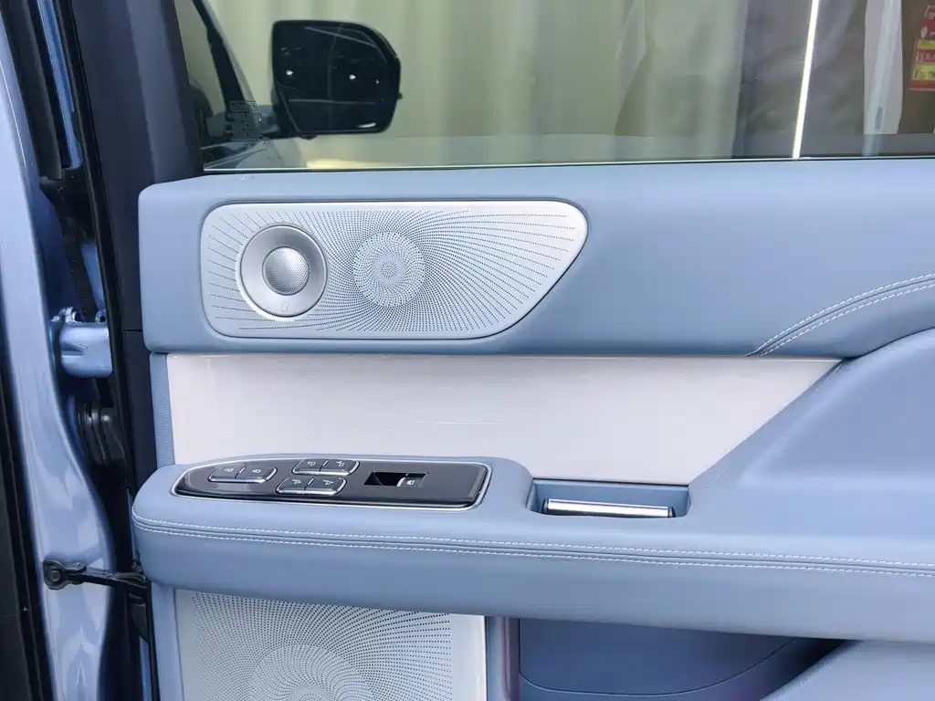 Lincoln Navigator 2020 — фото 10