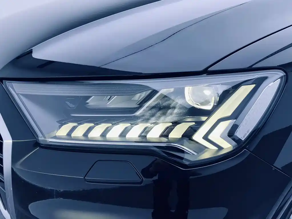 Audi Q7 2021 — фото 20