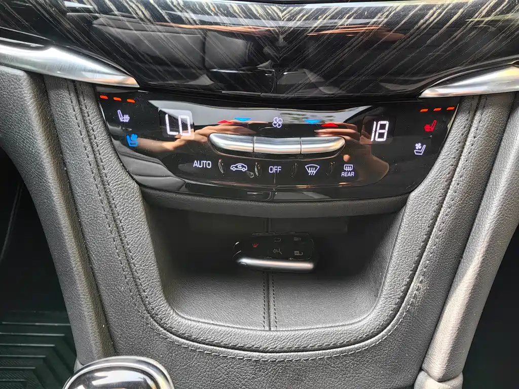 Cadillac XT6 2022 — фото 13