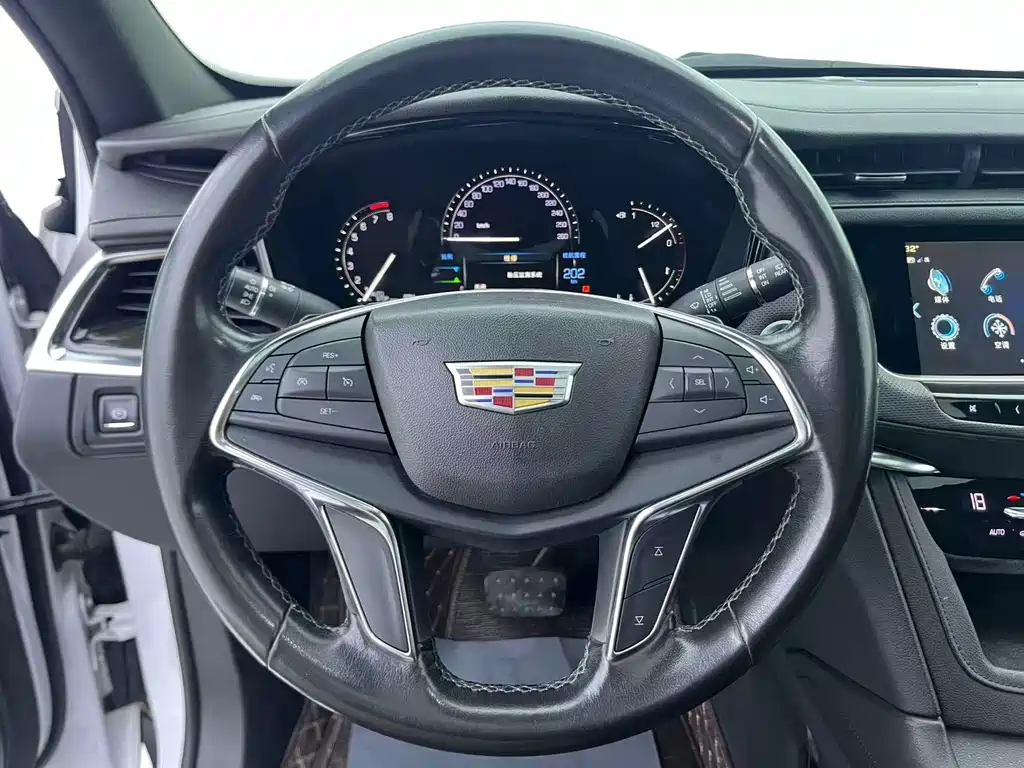Cadillac XT5 2018 — фото 23