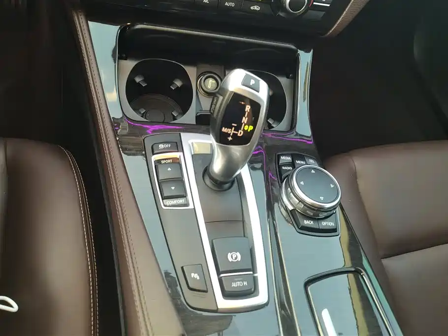 BMW 5 Series 2016 — фото 16