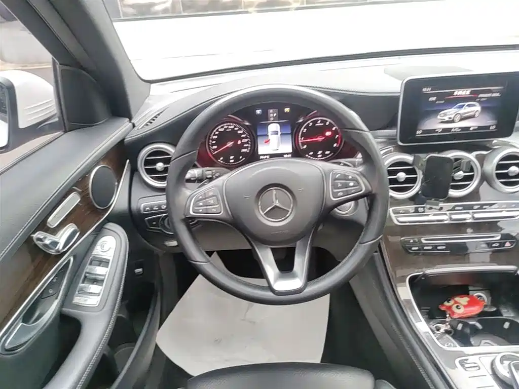 Mercedes-Benz GLC 2018 — фото 11