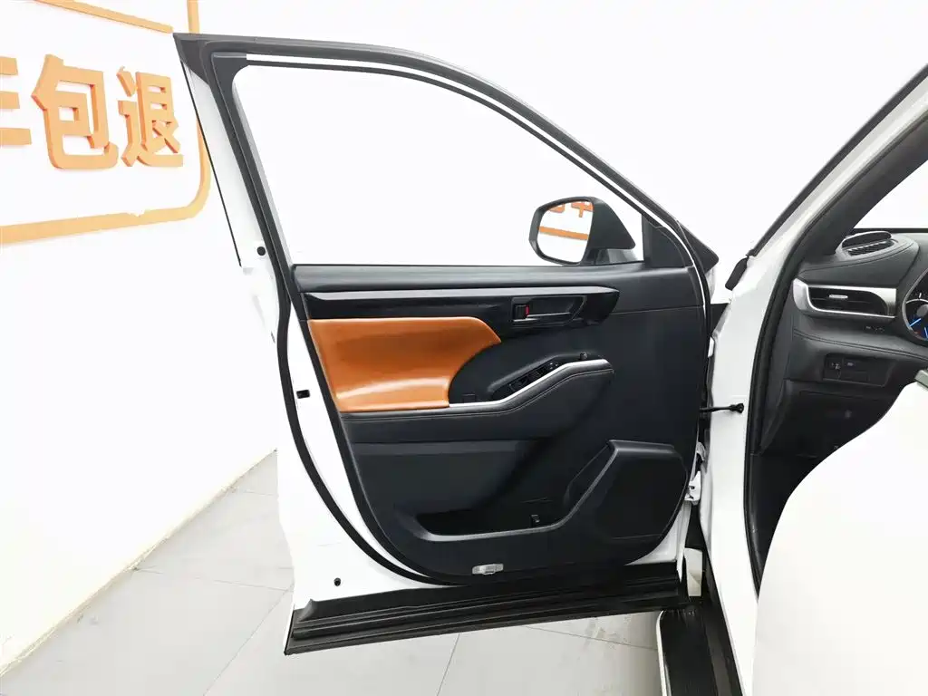 Toyota Crown Kluger 2023 — фото 8