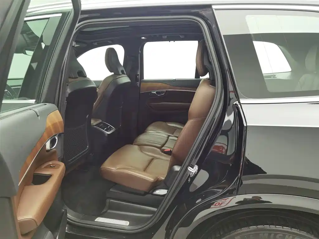 Volvo XC90 2023 — фото 15