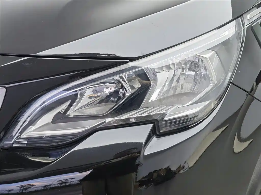 Peugeot 5008 2018 — фото 7