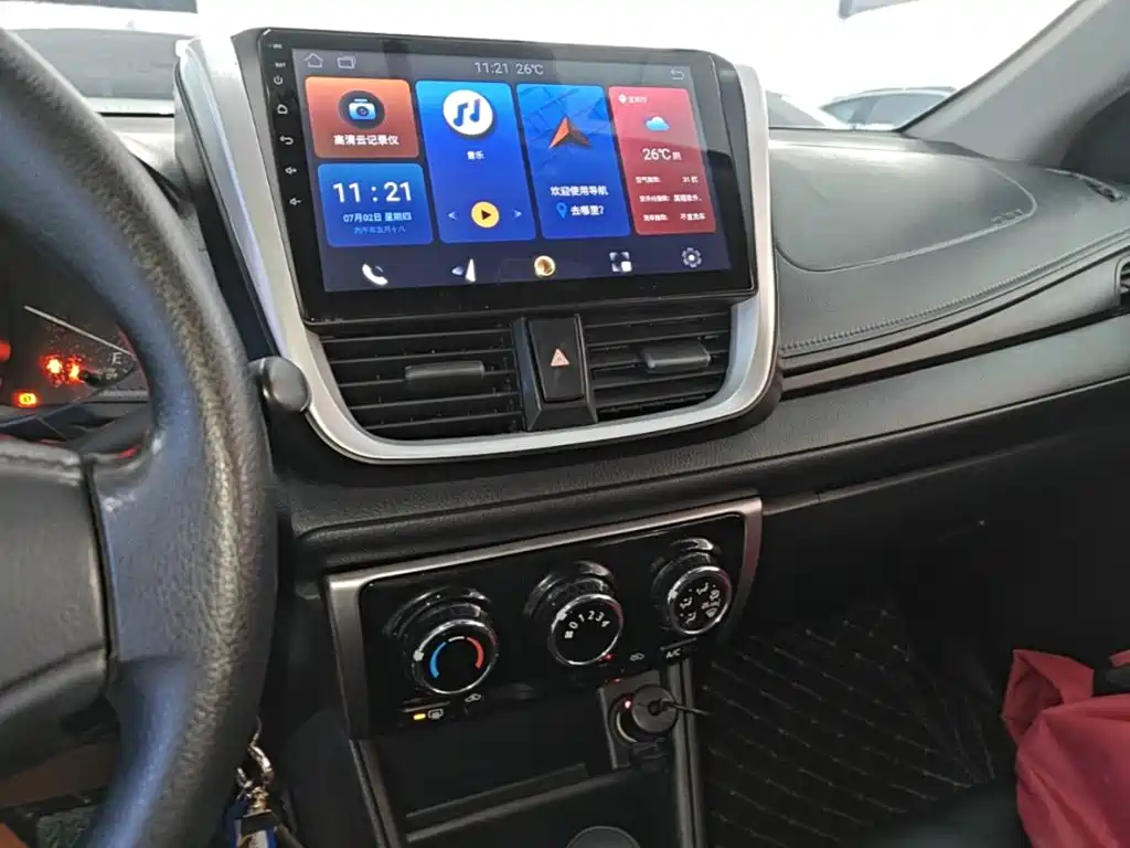 Toyota Yaris L 2018 — фото 13