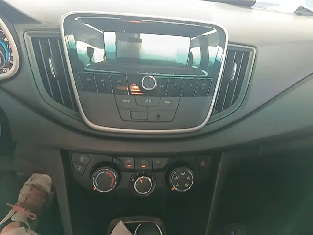 Chevrolet Cavalier 2018 — фото 13