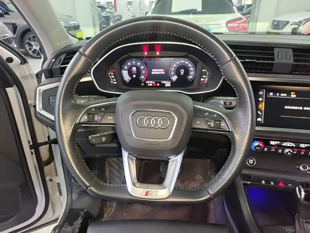 Audi Q3 Sportback 2022 — фото 11