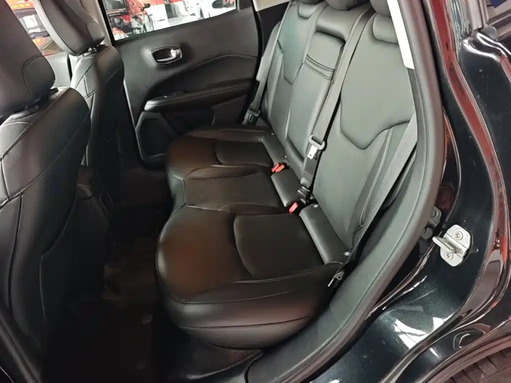 Jeep Compass 2018 — фото 17