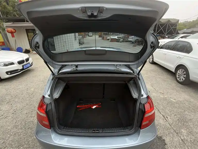 BMW 1 Series 2010 — фото 16