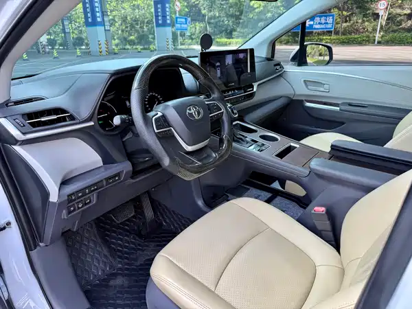 Toyota Sienna 2024