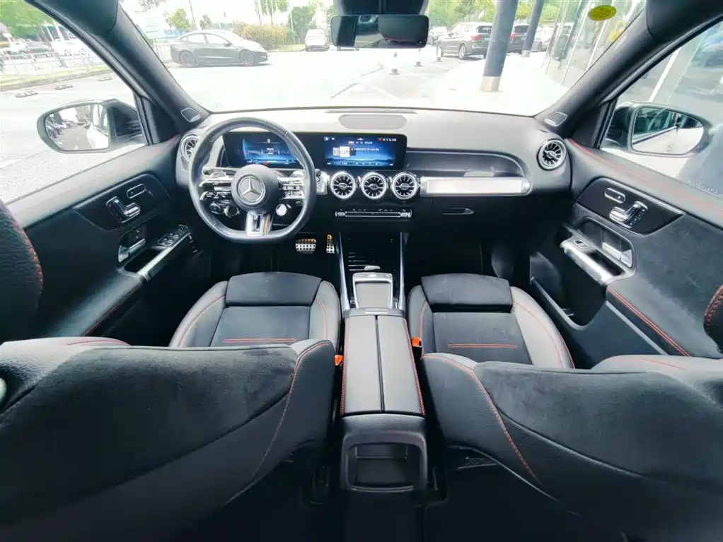 Mercedes-Benz GLB AMG 2025 — фото 17