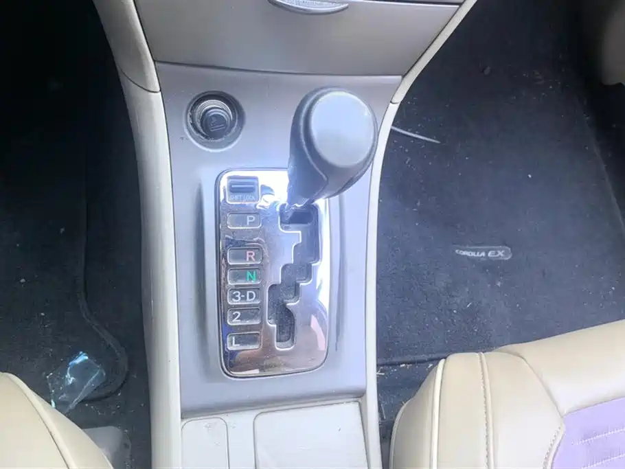 Toyota Corolla 2015 — фото 16