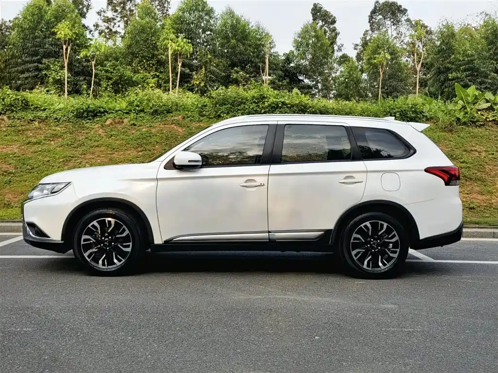 Mitsubishi Outlander 2019 — фото 4