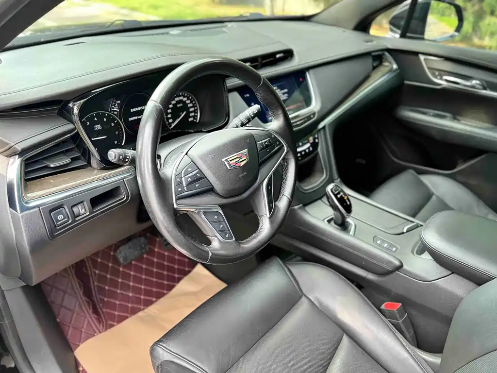 Cadillac XT5 2017 — фото 10