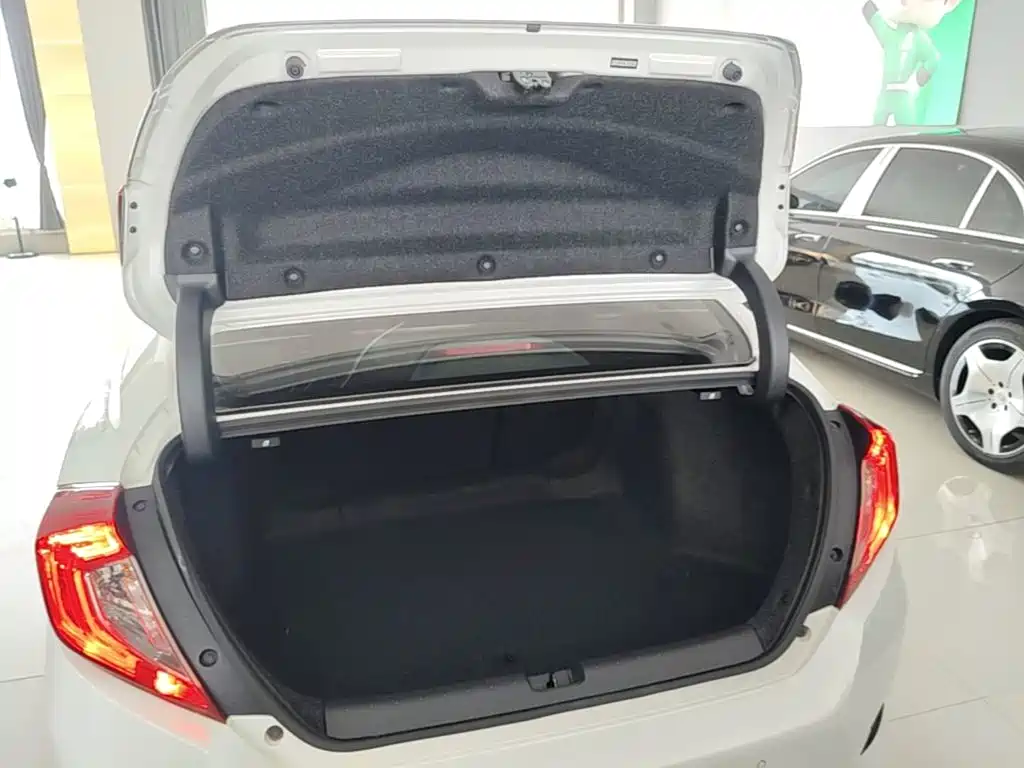 Honda Civic 2021 — фото 19