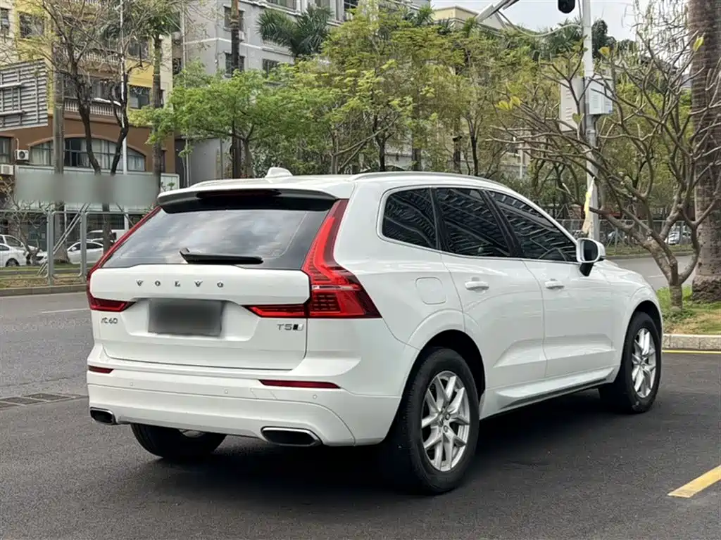 Volvo XC60 2019 — фото 13