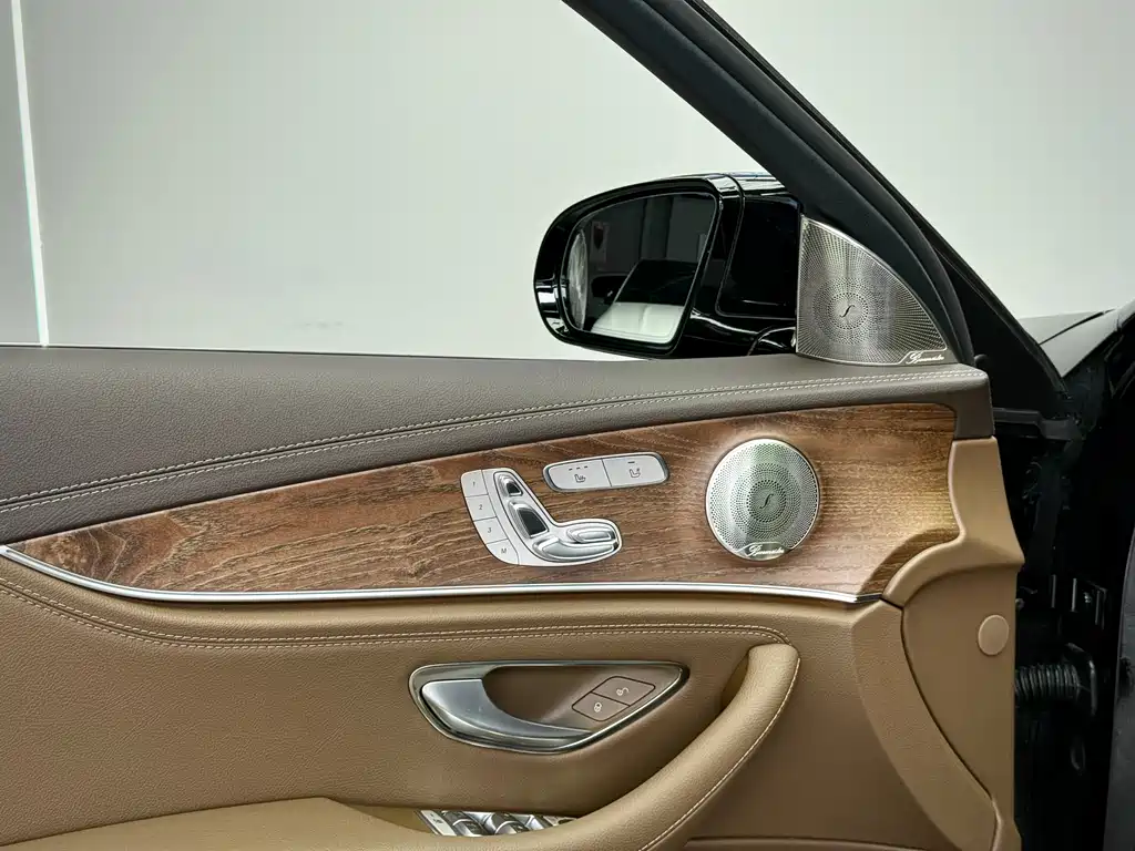 Mercedes-Benz E-Class 2023 — фото 10