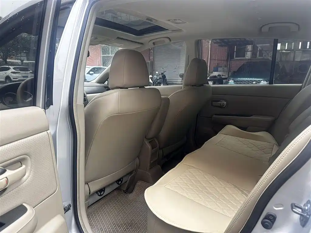 Nissan Tiida 2010