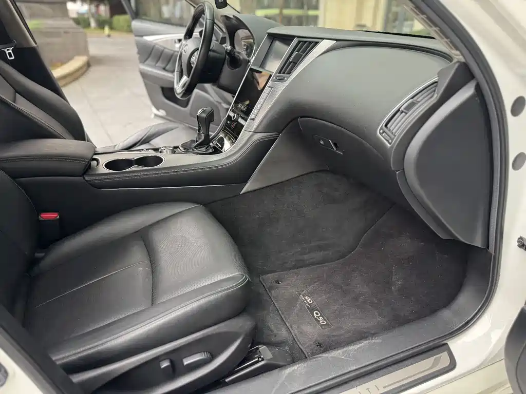 Infiniti Q50L 2015