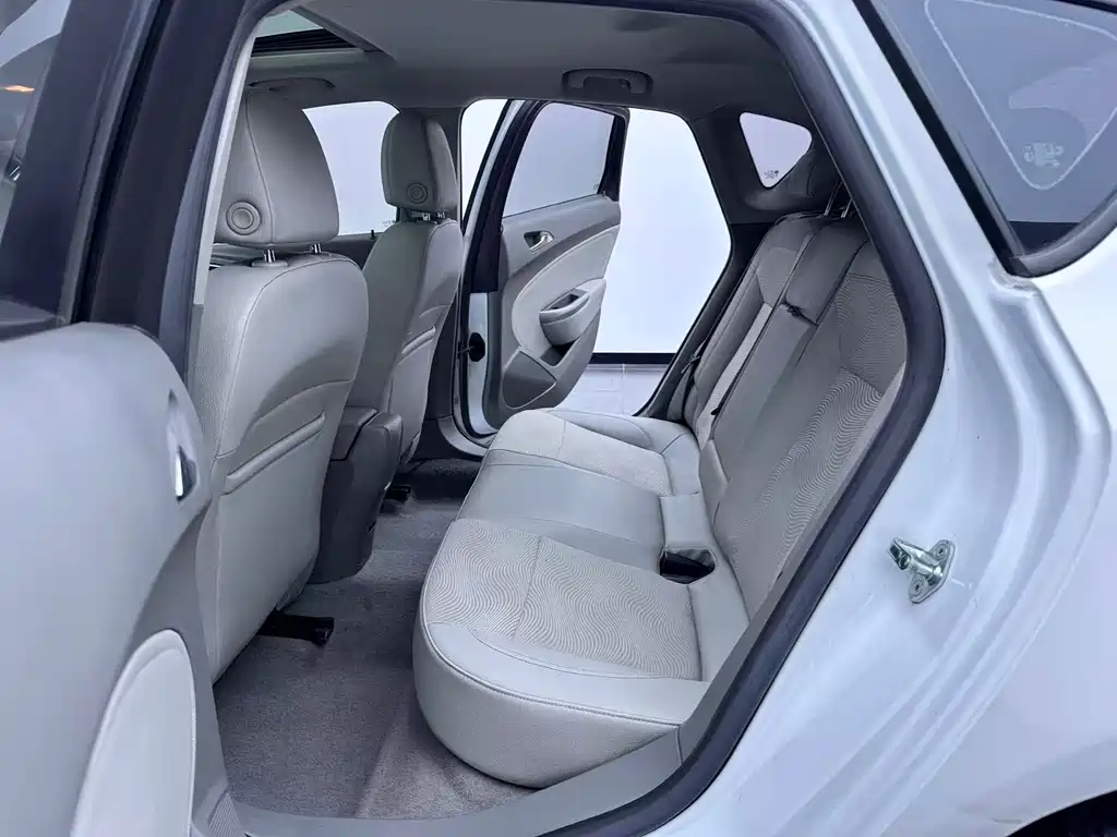 Buick Excelle 2013 — фото 10