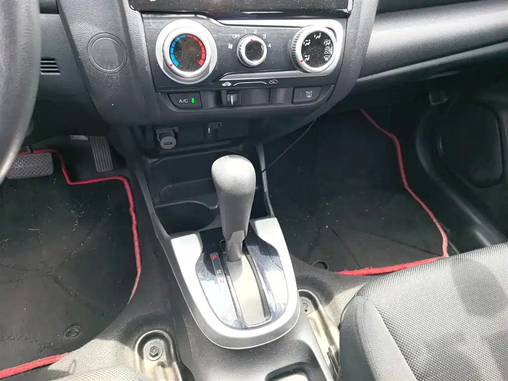 Honda Fit 2014 — фото 12