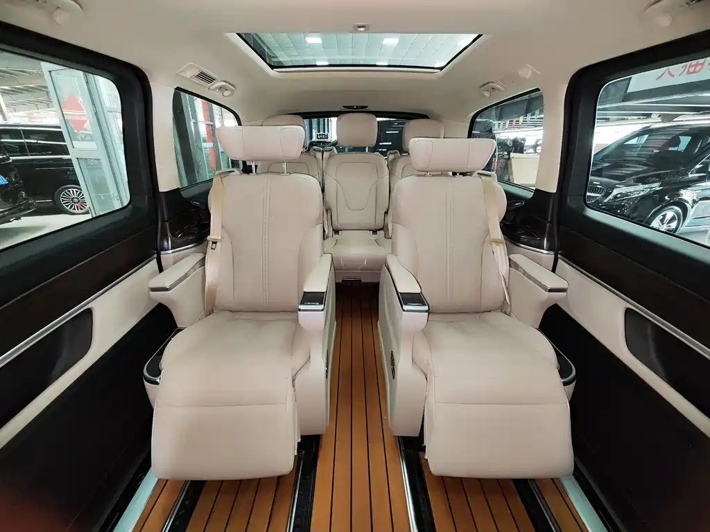 Mercedes-Benz V-Class 2021 — фото 12