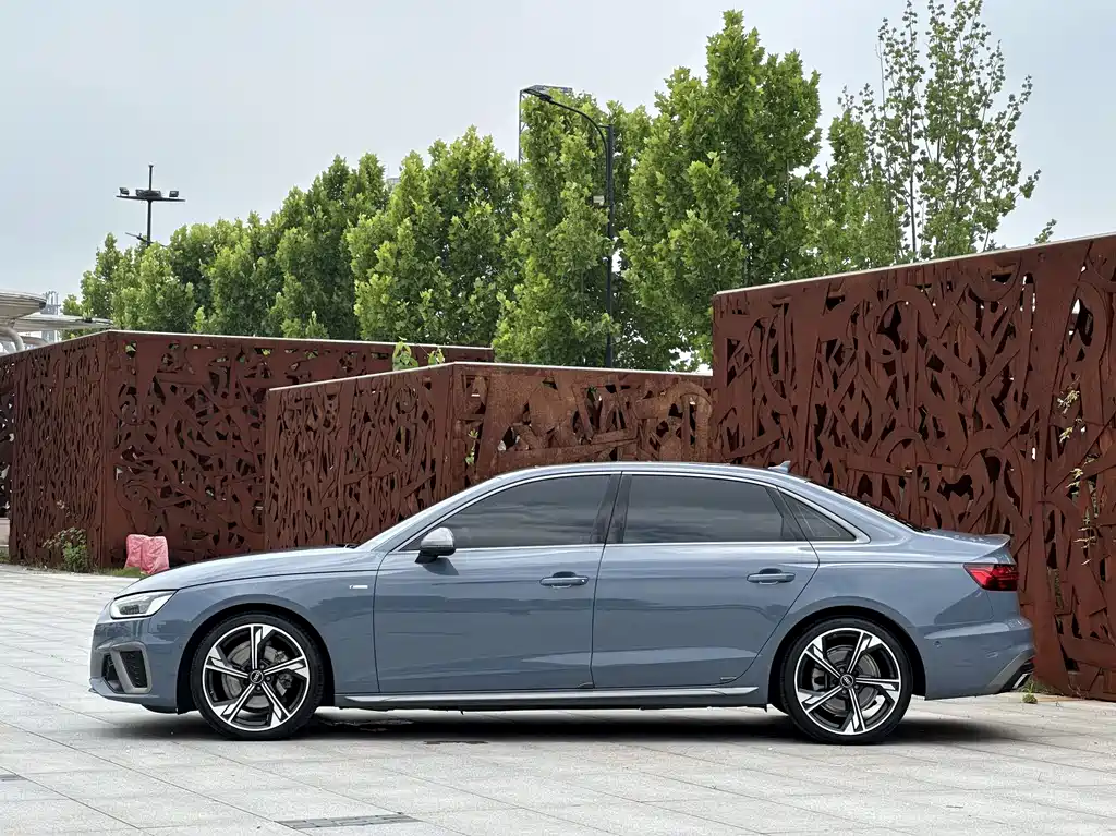 Audi A4L 2022 — фото 4