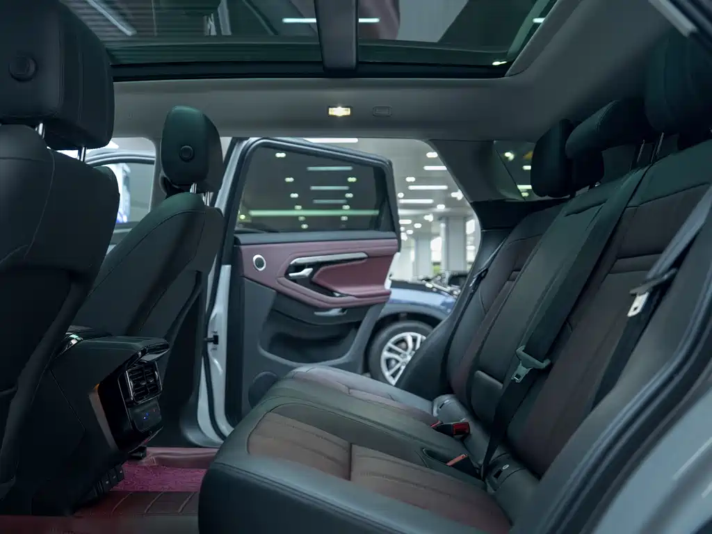 Land Rover Evoque 2023 — фото 12