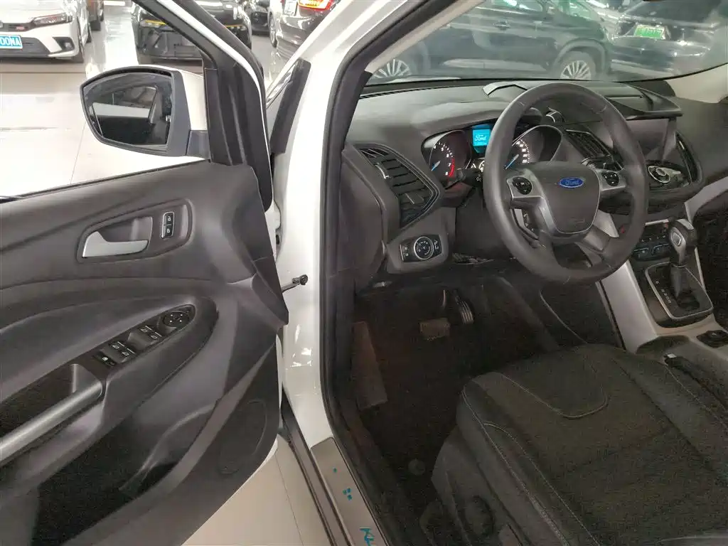 Ford Kuga 2016 — фото 16