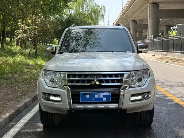 Mitsubishi Pajero 2016