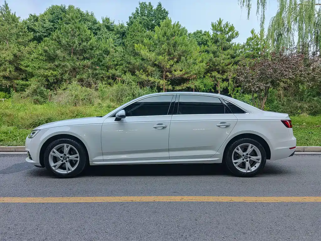 Audi A4L 2018 — фото 12