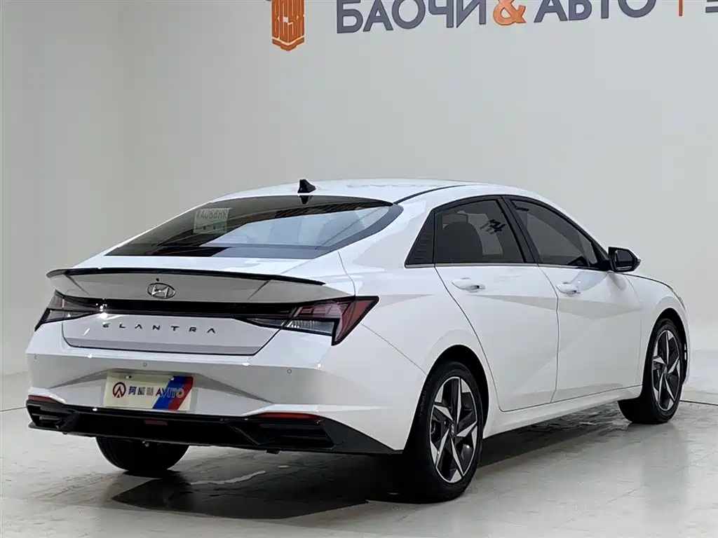 Hyundai Elantra 2023 — фото 21