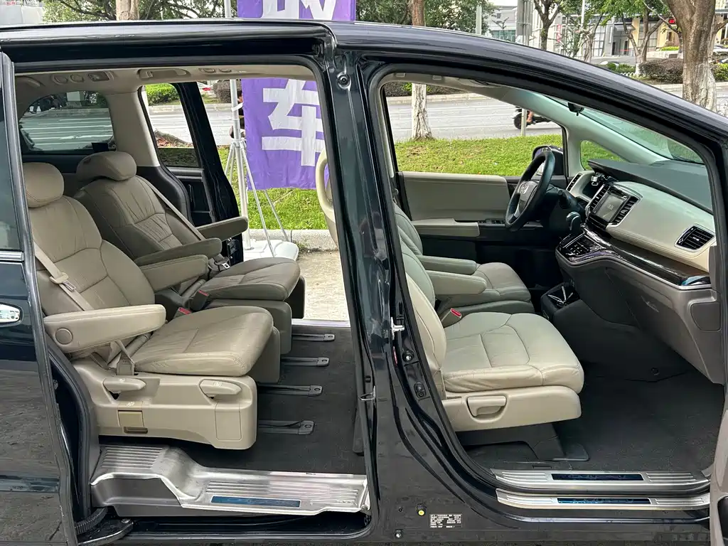 Honda Odyssey 2017 — фото 12