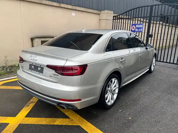 Audi A4L 2018