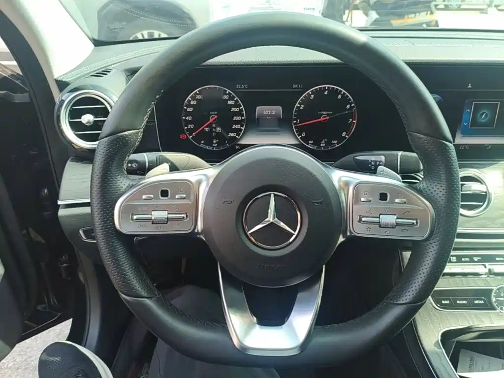 Mercedes-Benz E-Class 2019 — фото 11