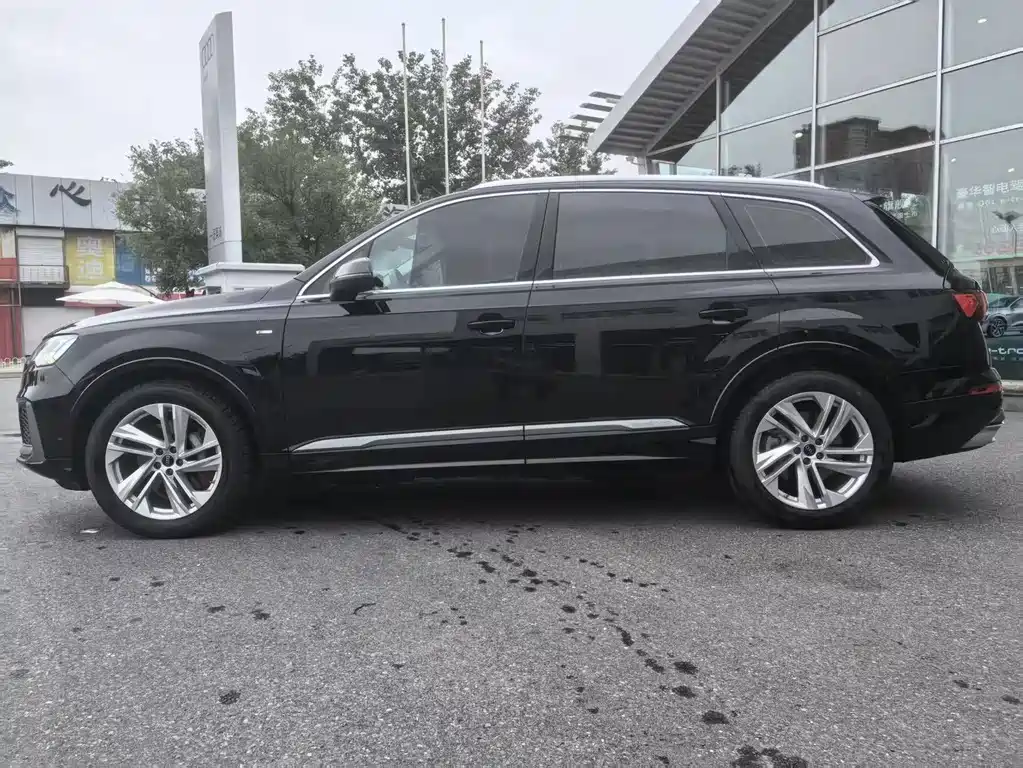 Audi Q7 2023 — фото 3