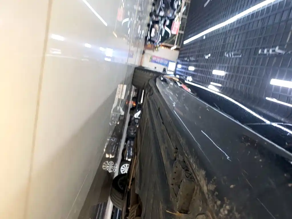 Mercedes-Benz E-Class 2023 — фото 21