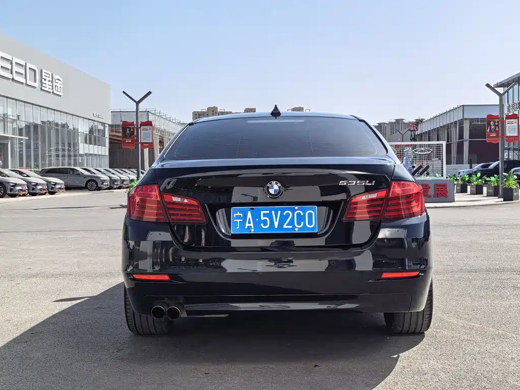 BMW 5 Series 2017 — фото 9