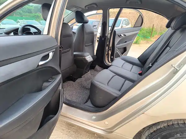 Geely Emgrand 2021