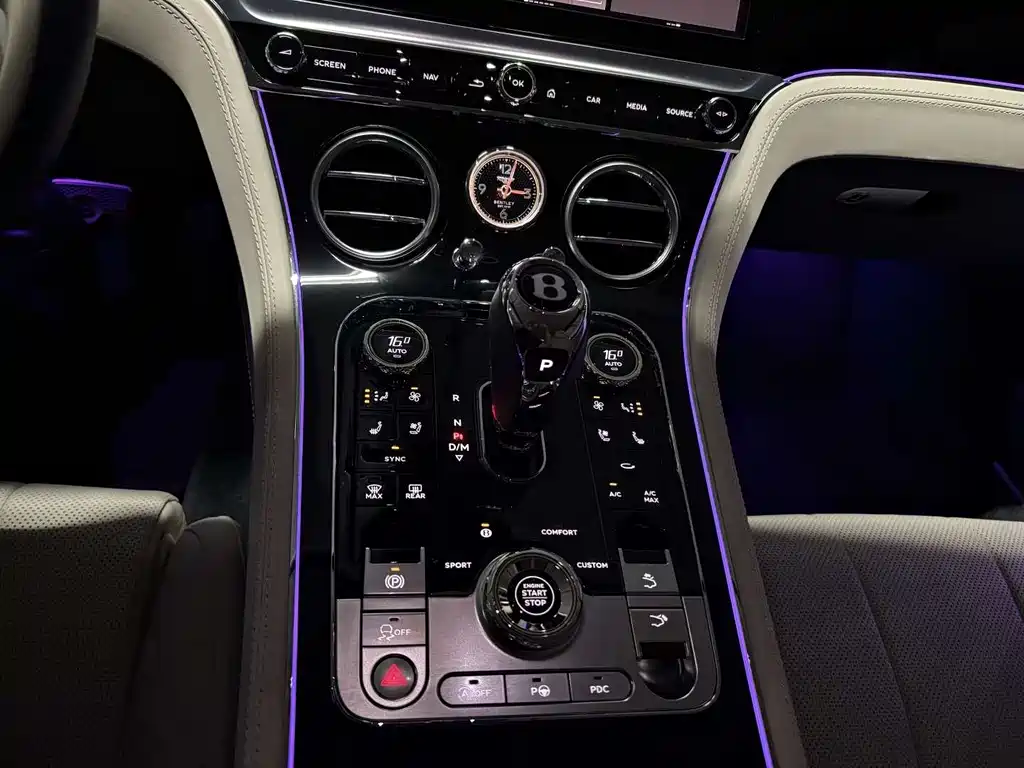 Bentley Continental 2022 — фото 18