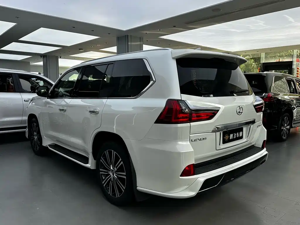 Lexus LX 2019 — фото 19