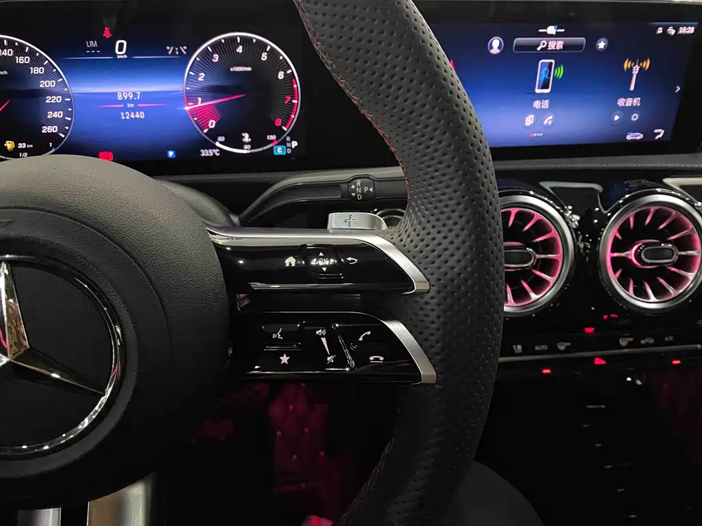 Mercedes-Benz A-Class 2023 — фото 11