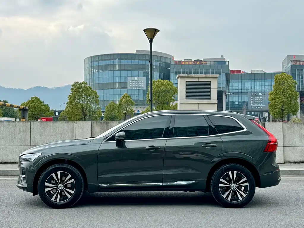 Volvo XC60 2022 — фото 7