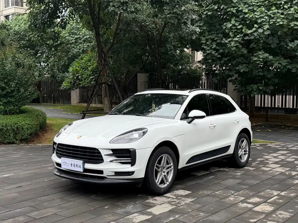 Porsche Macan 2020 — фото 1