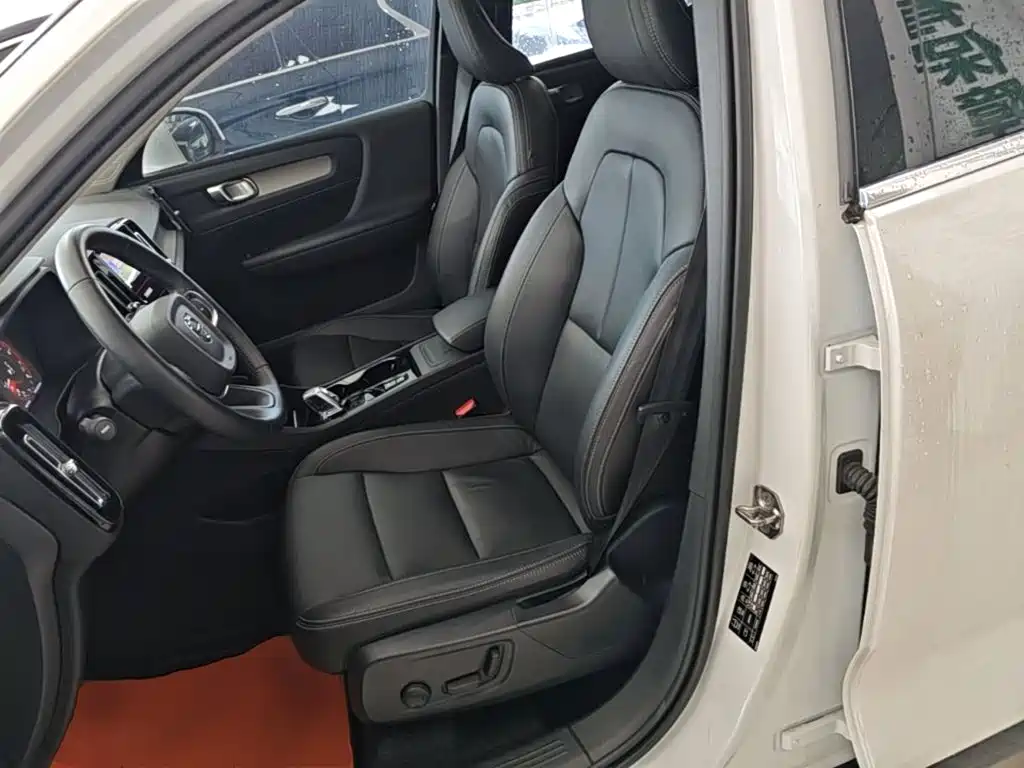 Volvo XC40 2021 — фото 15