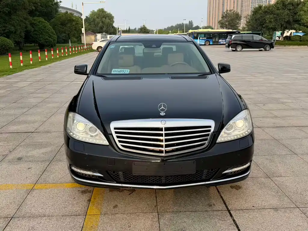 Mercedes-Benz S-Class 2012