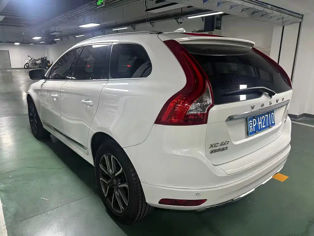 Volvo XC60 2017 — фото 8