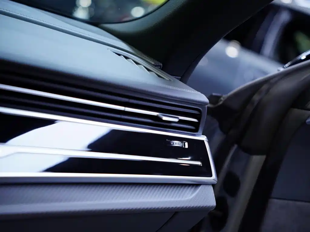 Audi RS Q8 2023 — фото 39