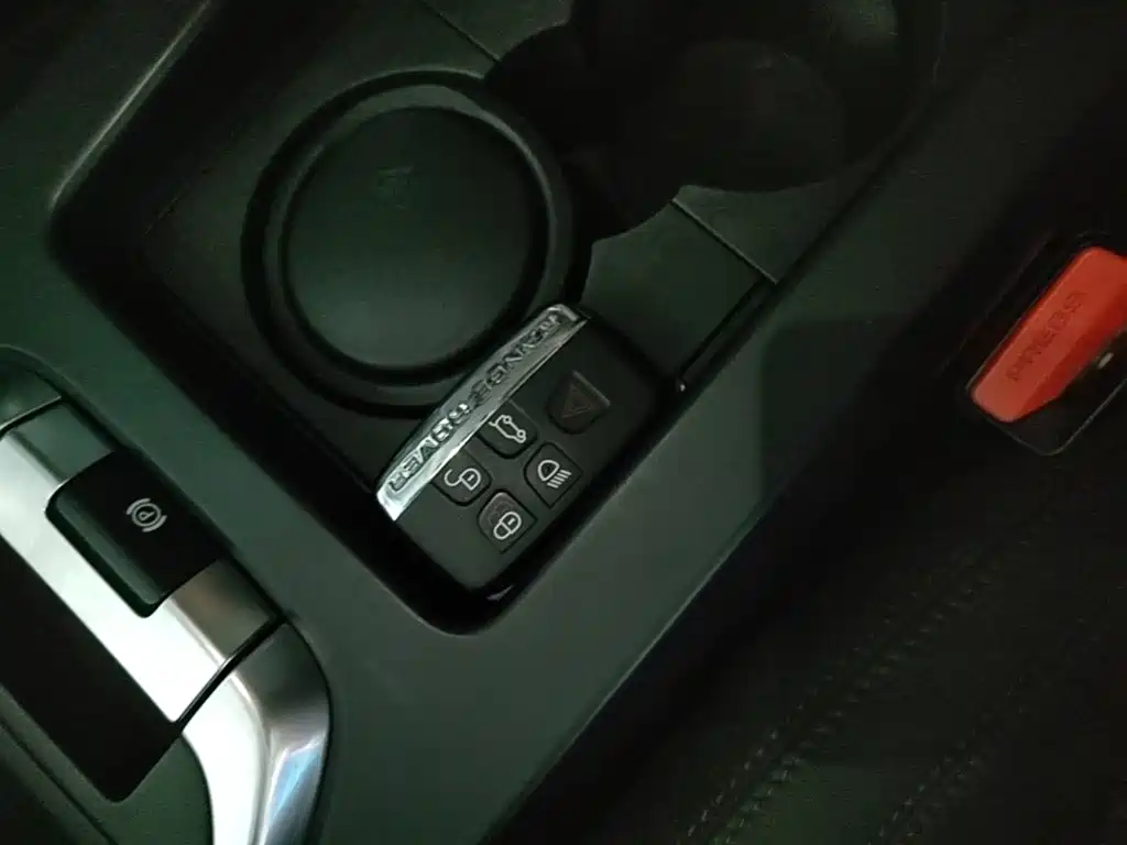 Land Rover Discovery Sport 2017 — фото 9